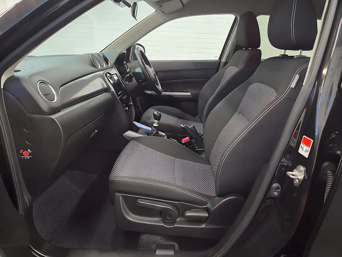 Used 2020 Suzuki Vitara Sz-T Black - Interior and Exterior details 8