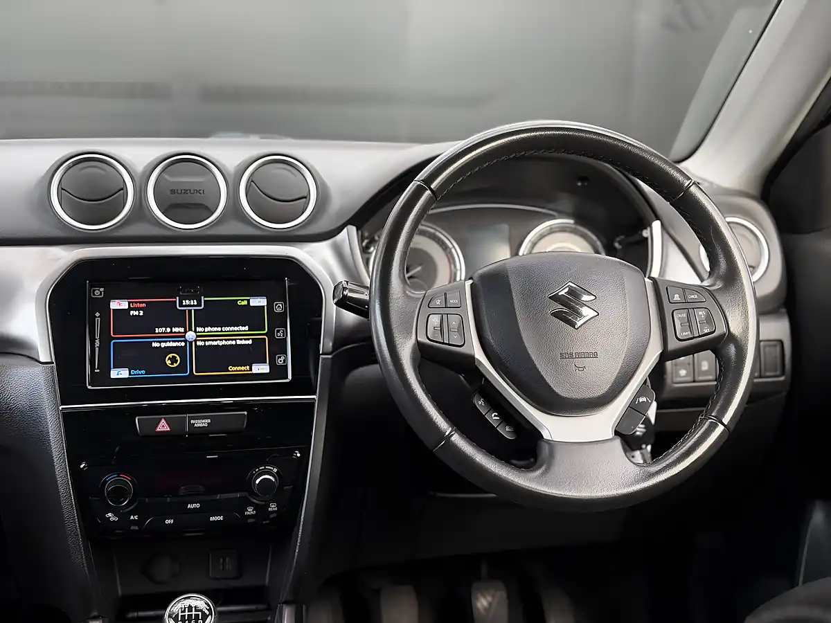 Used 2020 Suzuki Vitara Sz-T Grey - Interior and Exterior details 15