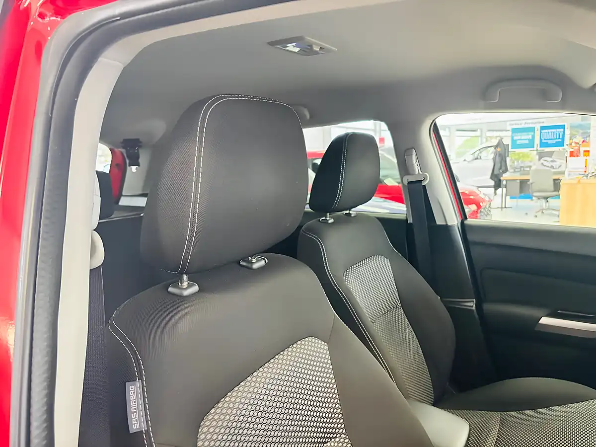 Used 2020 Suzuki Vitara Sz-T Red - Interior and Exterior details 7