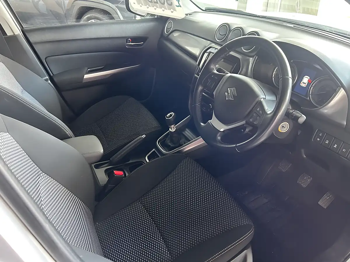 Used 2020 Suzuki Vitara Sz-T Silver - Interior and Exterior details 7