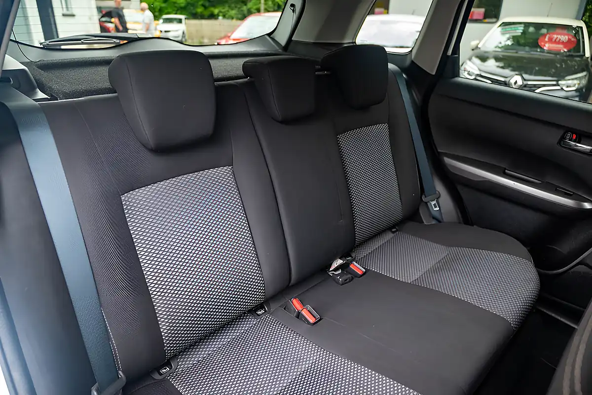 Used 2020 Suzuki Vitara Sz-T Superior White - Interior and Exterior details 14