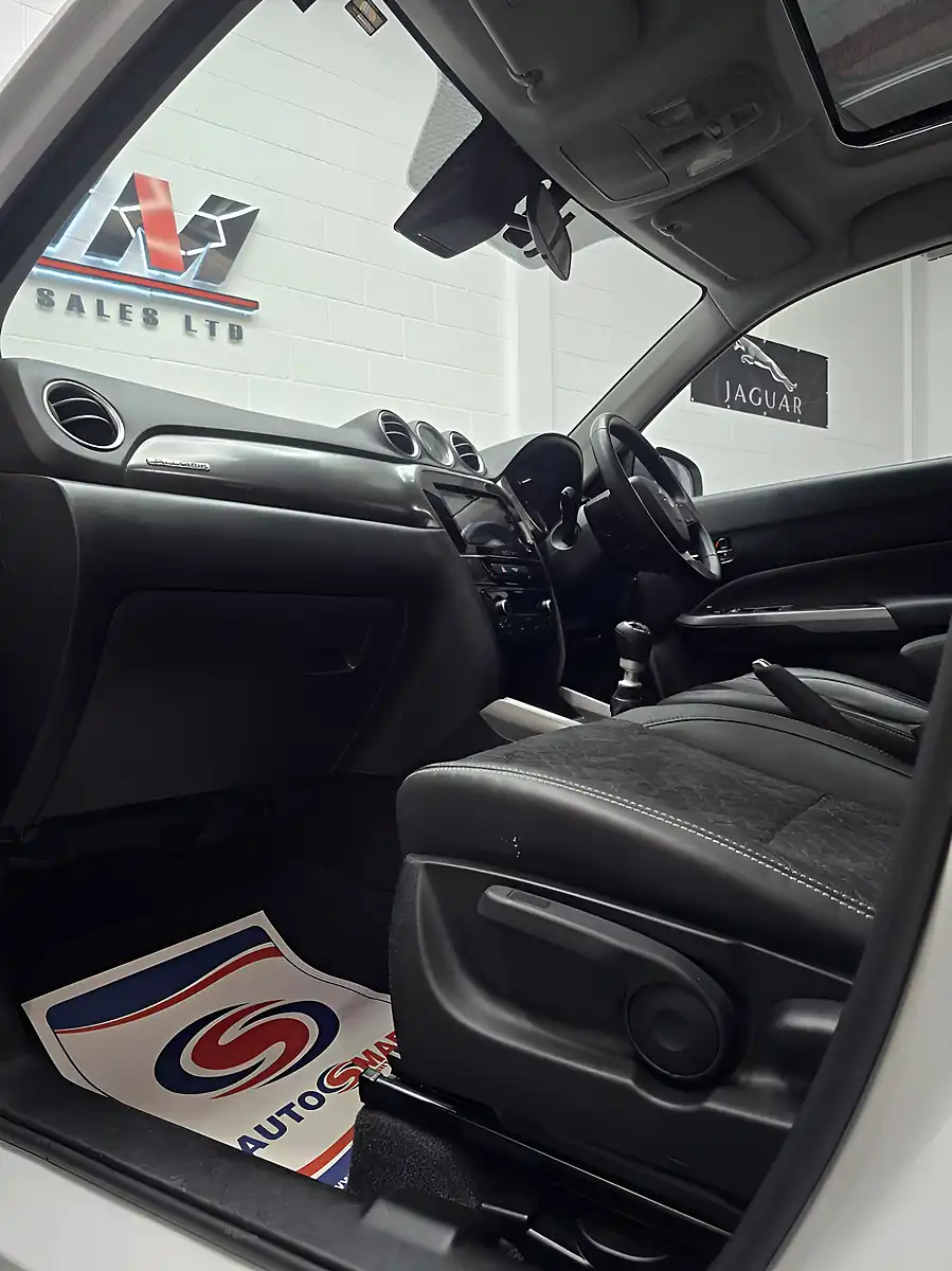 Used 2020 Suzuki Vitara SZ5 White - Interior and Exterior details 12