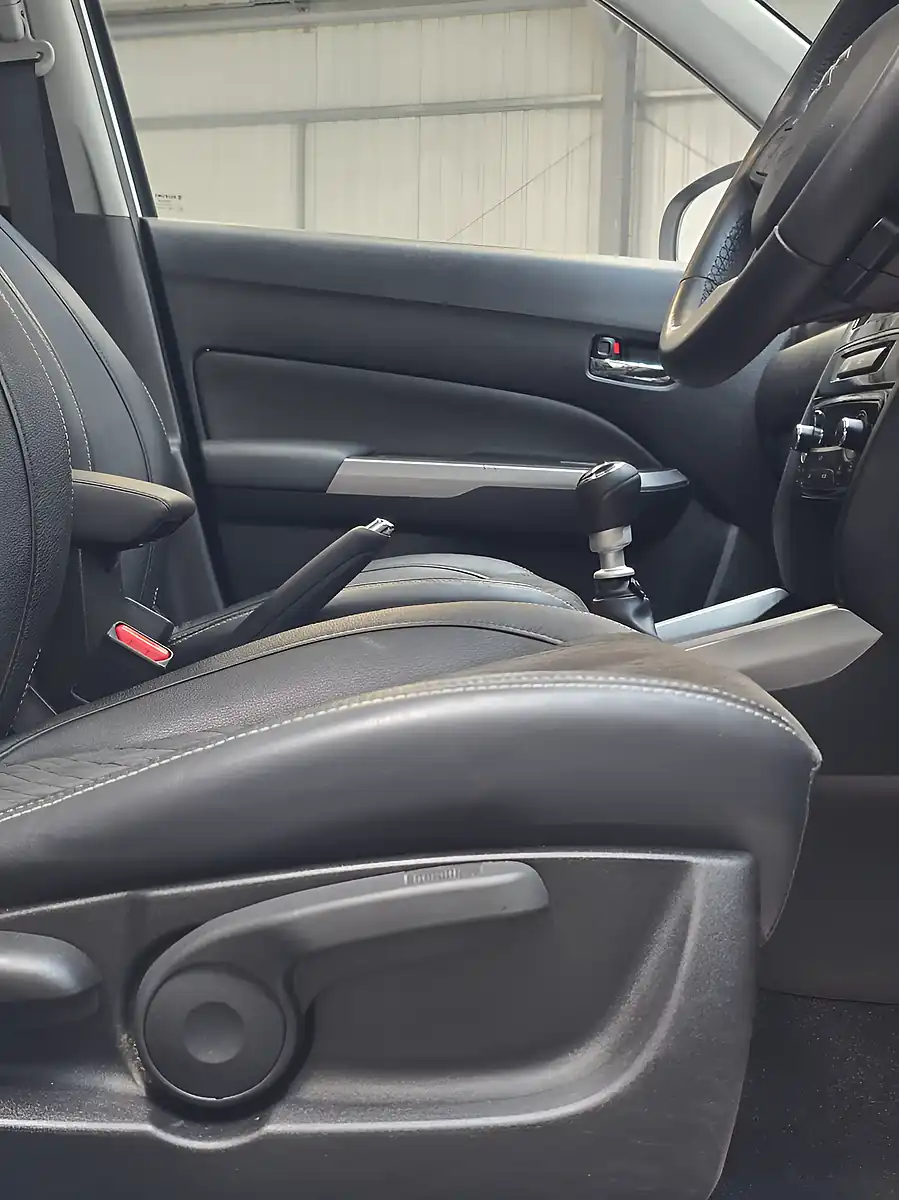 Used 2020 Suzuki Vitara SZ5 White - Interior and Exterior details 14