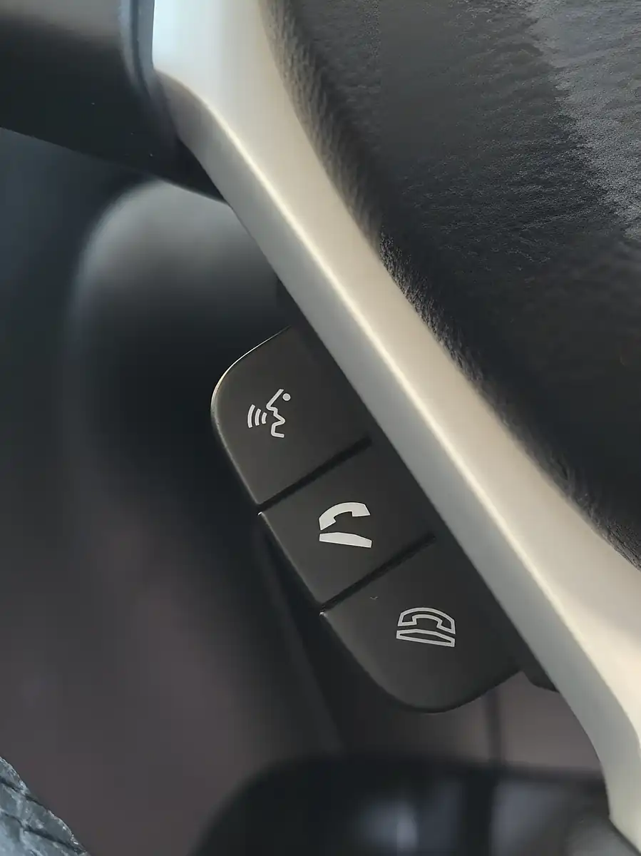 Used 2020 Suzuki Vitara SZ5 White - Interior and Exterior details 16