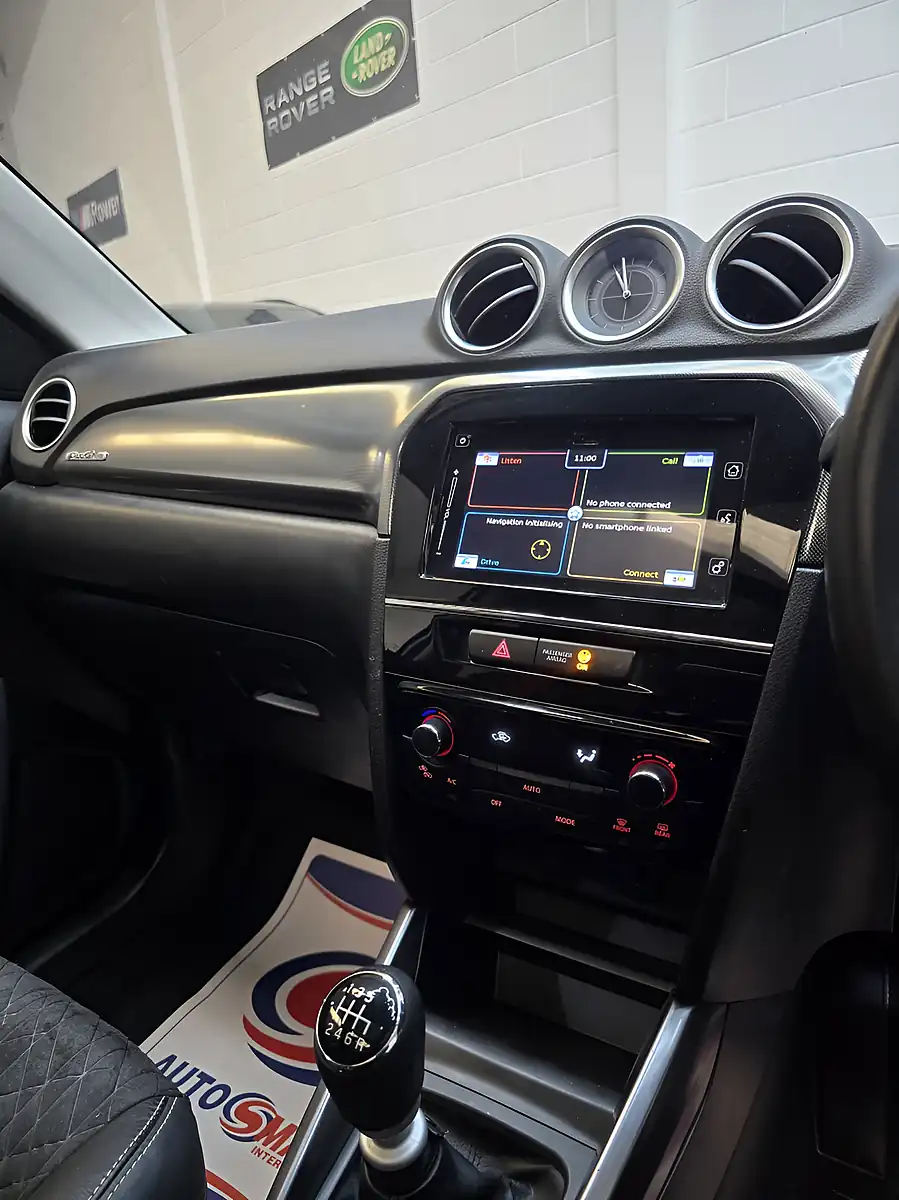 Used 2020 Suzuki Vitara SZ5 White - Interior and Exterior details 17