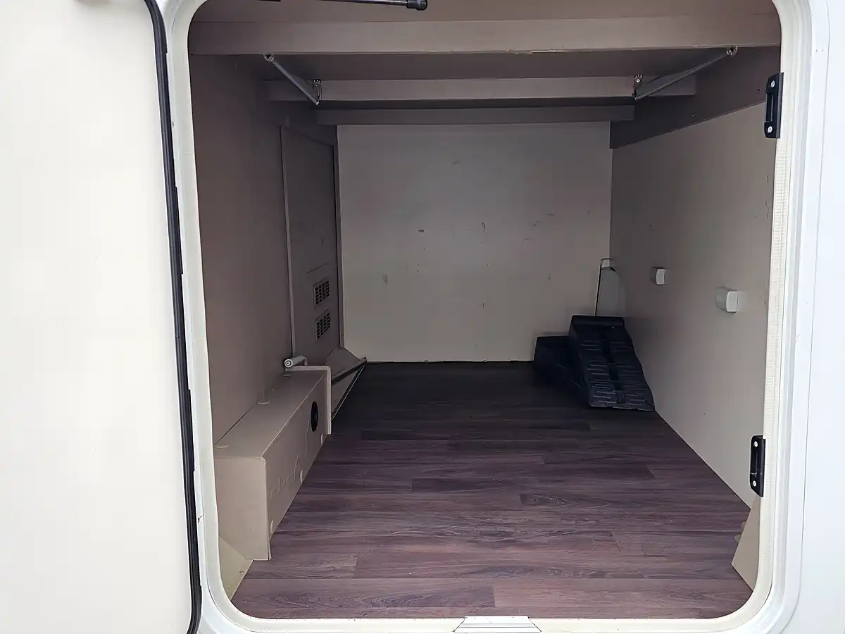 Used 2020 Swift Edge 476 Luxury White - Interior and Exterior details 5