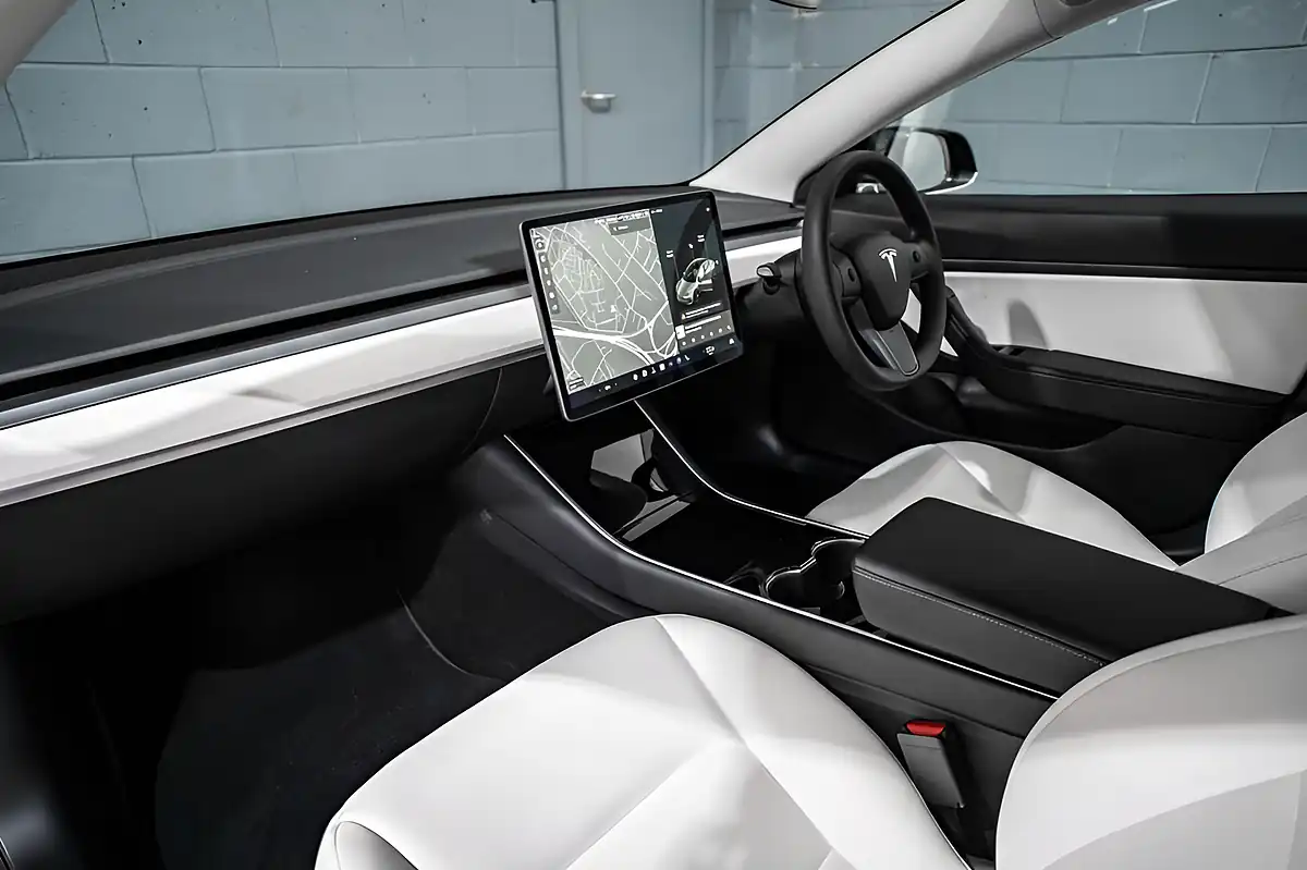 Used 2020 Tesla Model 3 Long Range Black - Interior and Exterior details 10