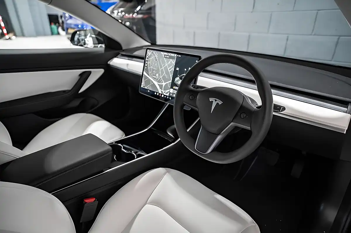 Used 2020 Tesla Model 3 Long Range Black - Interior and Exterior details 7
