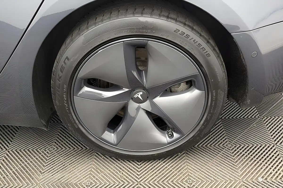 Used 2020 Tesla Model 3 Long Range Grey - Interior and Exterior details 20