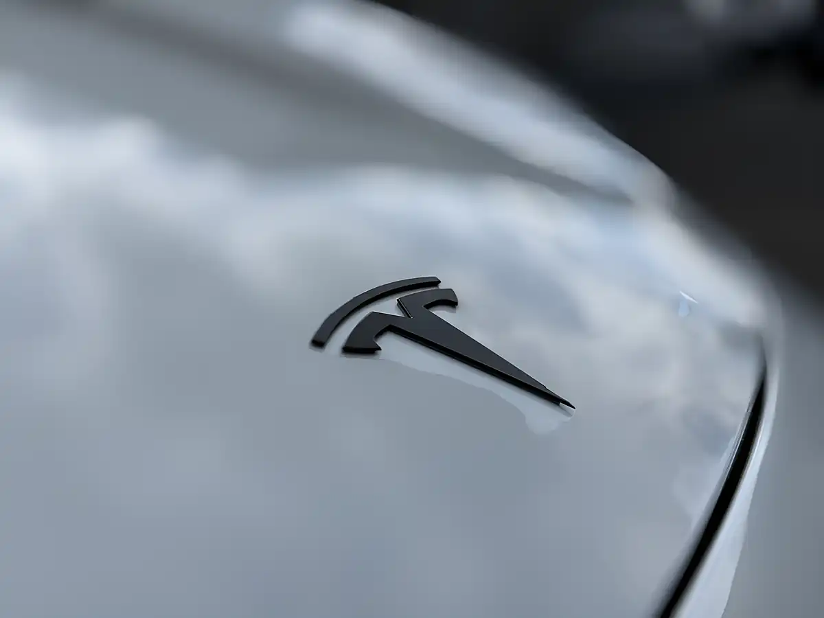 Used 2020 Tesla Model 3 Long Range White - Interior and Exterior details 9