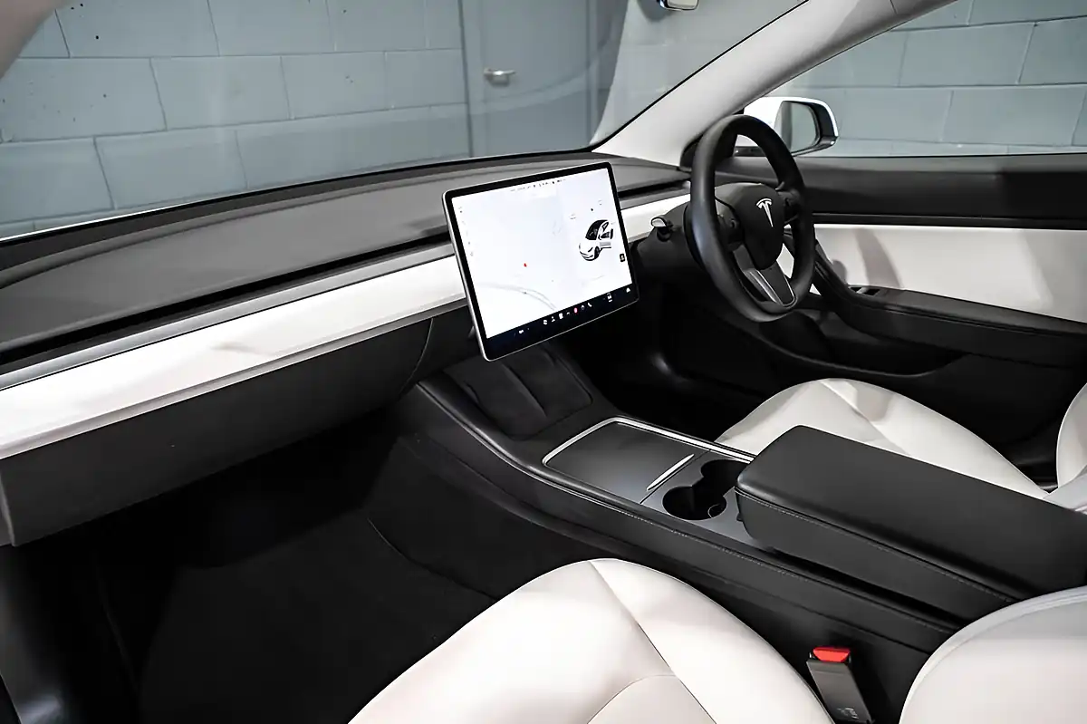 Used 2020 Tesla Model 3 Long Range White - Interior and Exterior details 11
