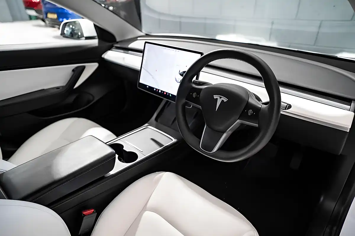Used 2020 Tesla Model 3 Long Range White - Interior and Exterior details 8