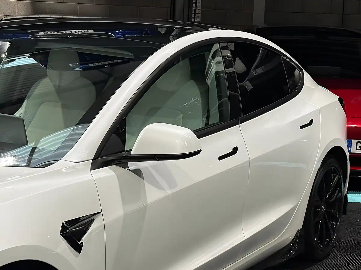 Used 2020 Tesla Model 3 Long Range White - Interior and Exterior details 10