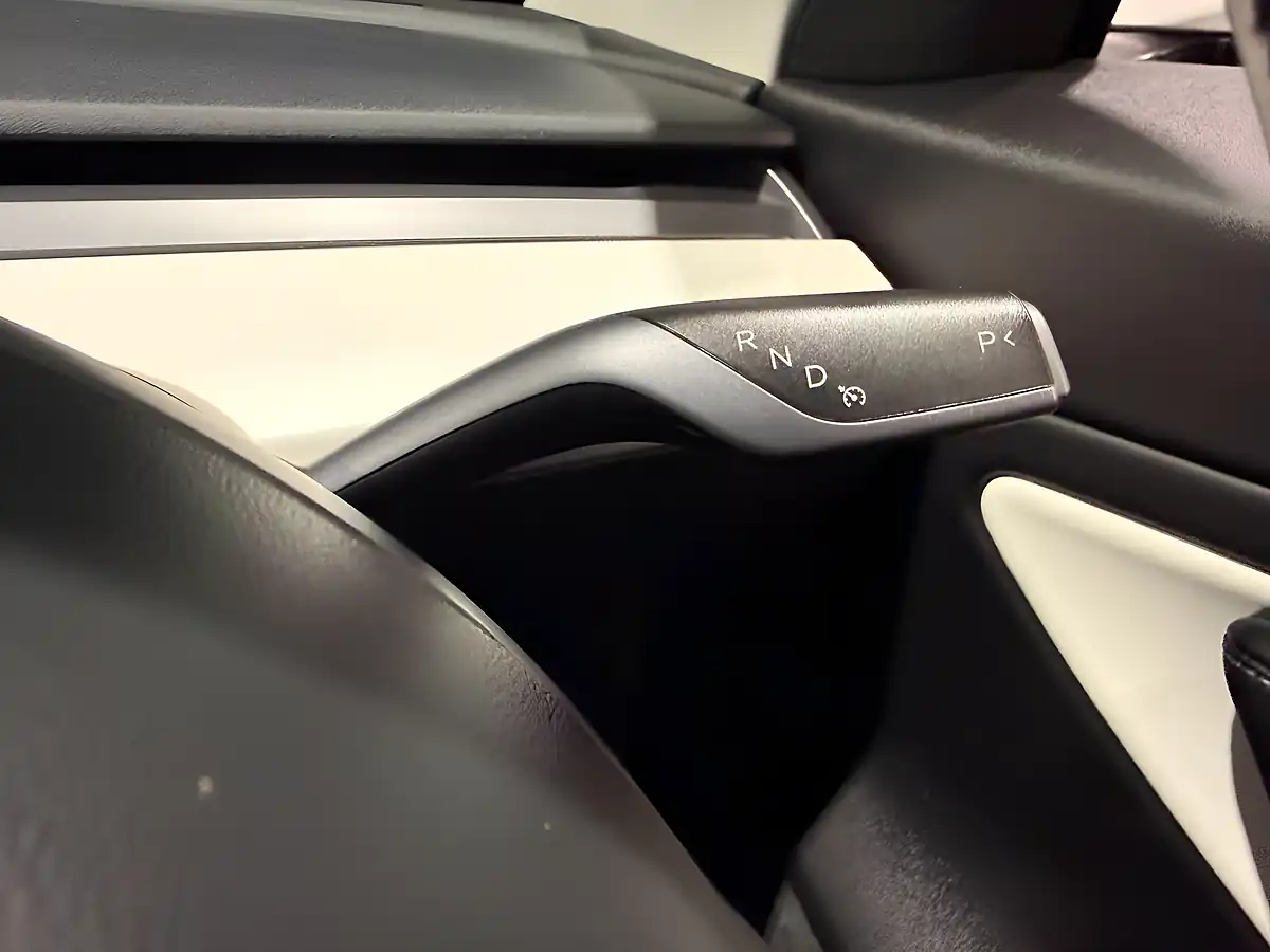 Used 2020 Tesla Model 3 Long Range White - Interior and Exterior details 17