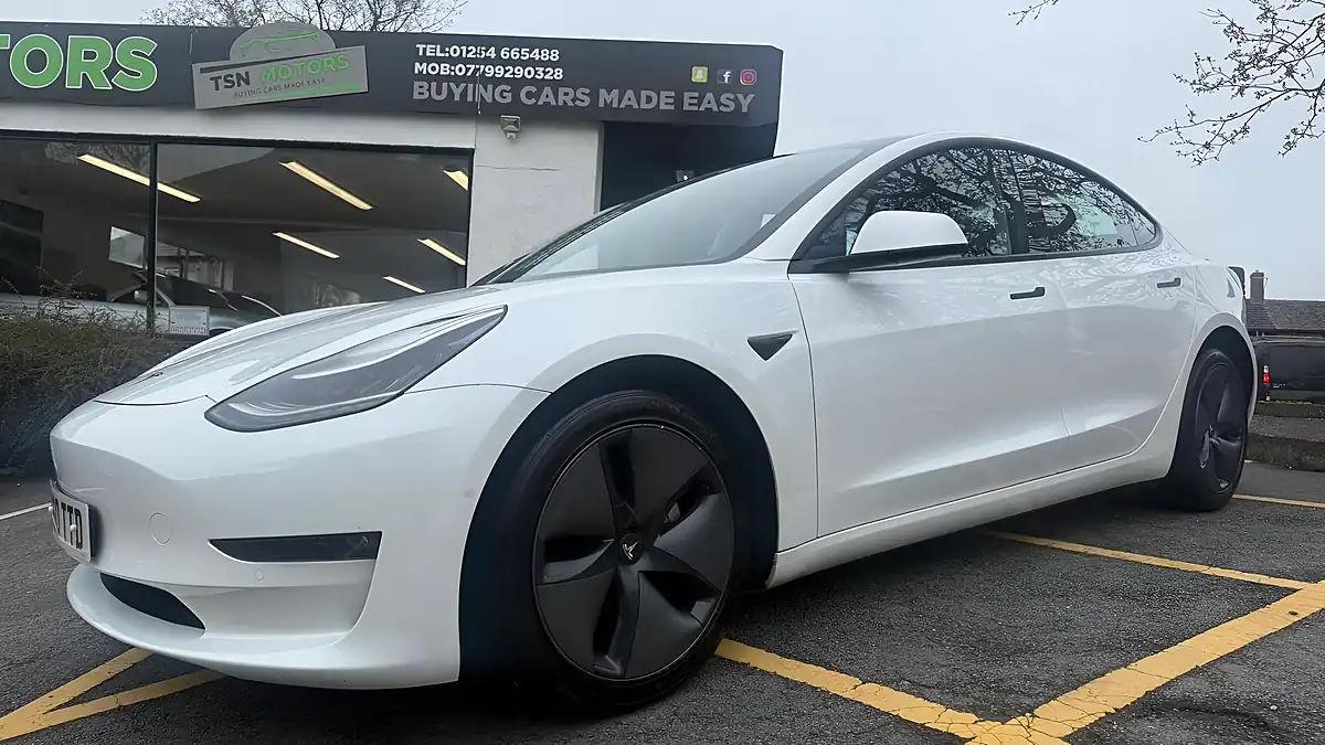 Used 2020 Tesla Model 3 Long Range White - Interior and Exterior details 10