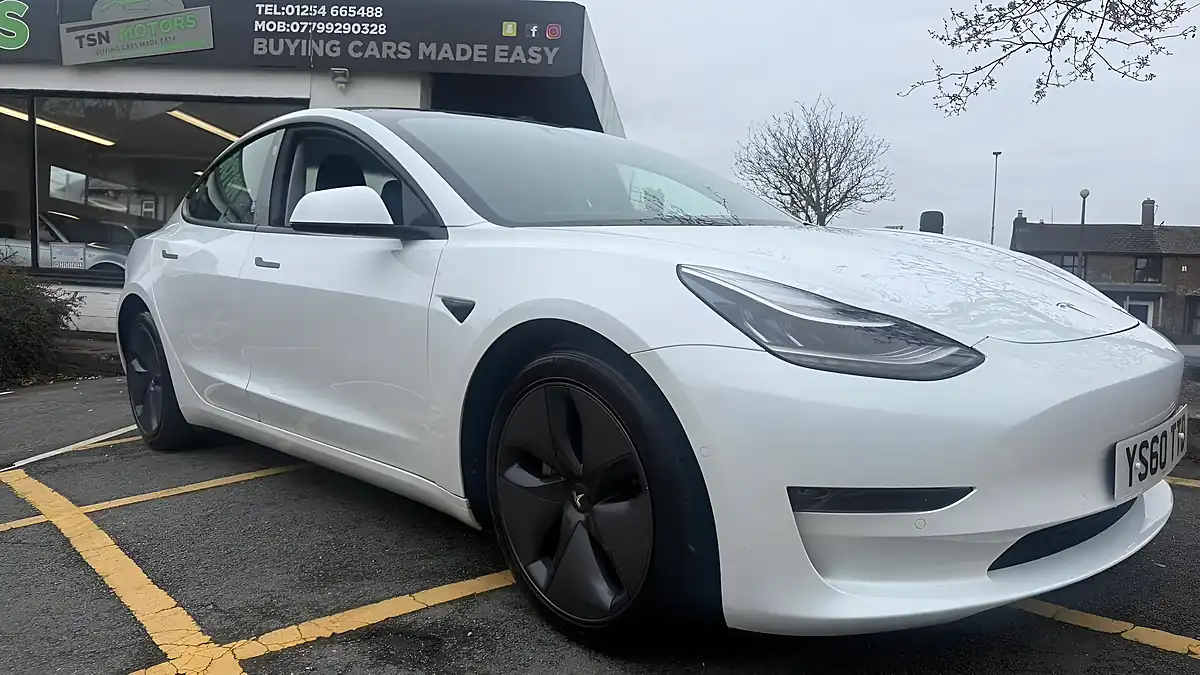 Used 2020 Tesla Model 3 Long Range White - Interior and Exterior details 8