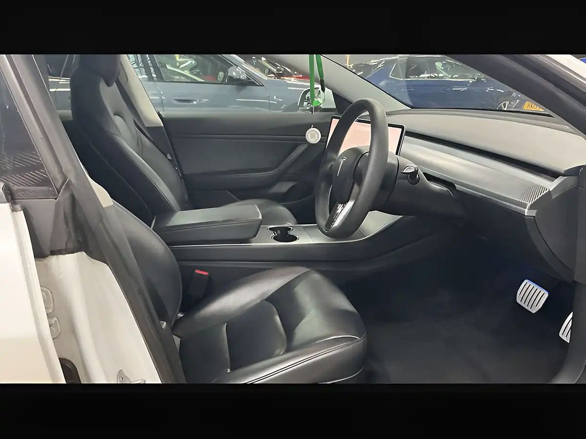 Used 2020 Tesla Model 3 Performance Pearl White - Interior and Exterior details 10