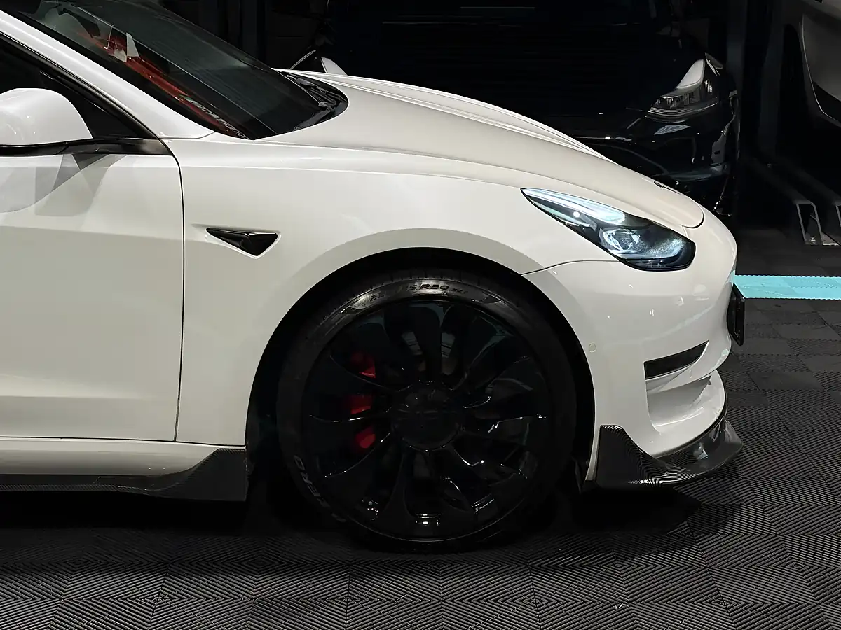 Used 2020 Tesla Model 3 Performance White - Interior and Exterior details 13