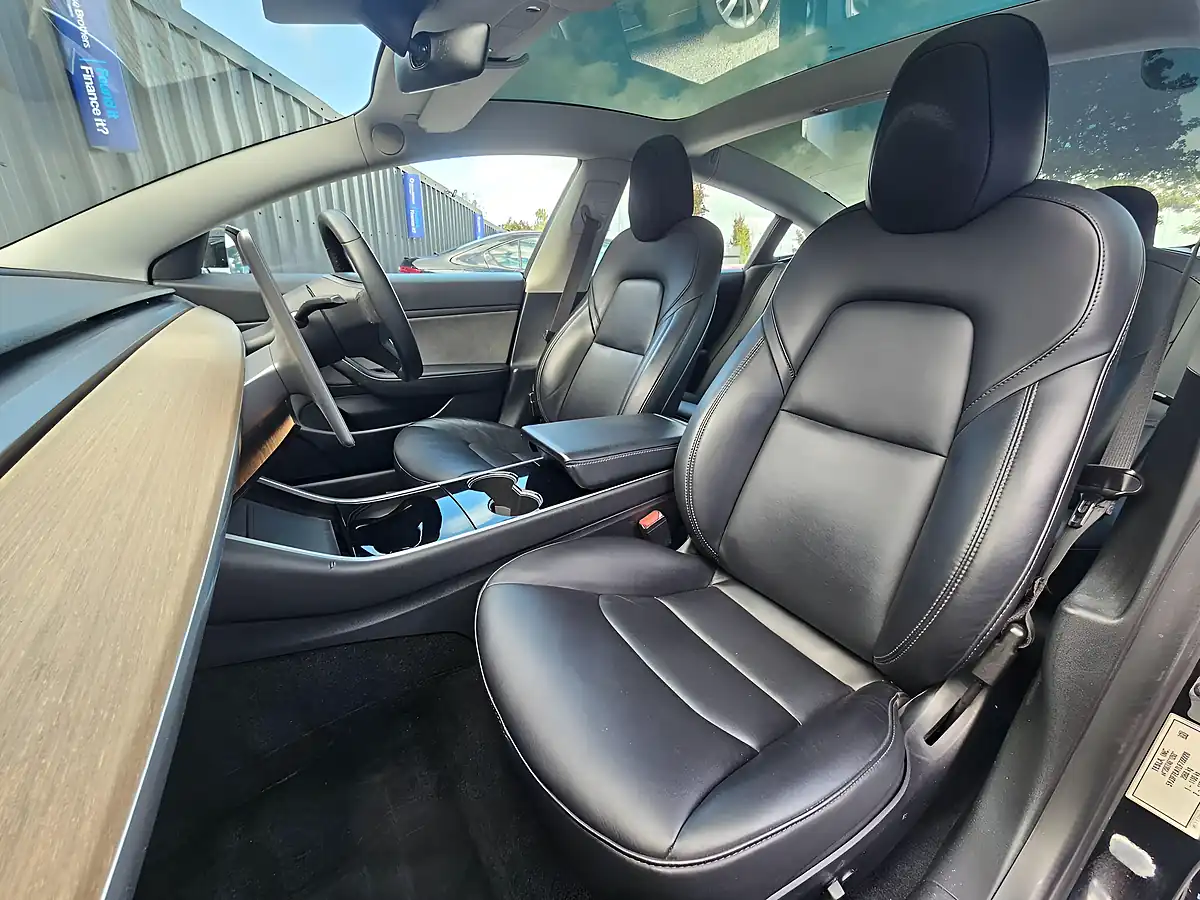 Used 2020 Tesla Model 3 Standard Range Plus Black - Interior and Exterior details 10