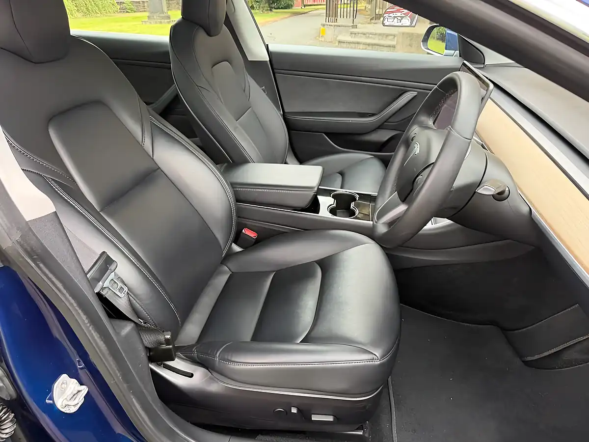 Used 2020 Tesla Model 3 Standard Range Plus Blue - Interior and Exterior details 17