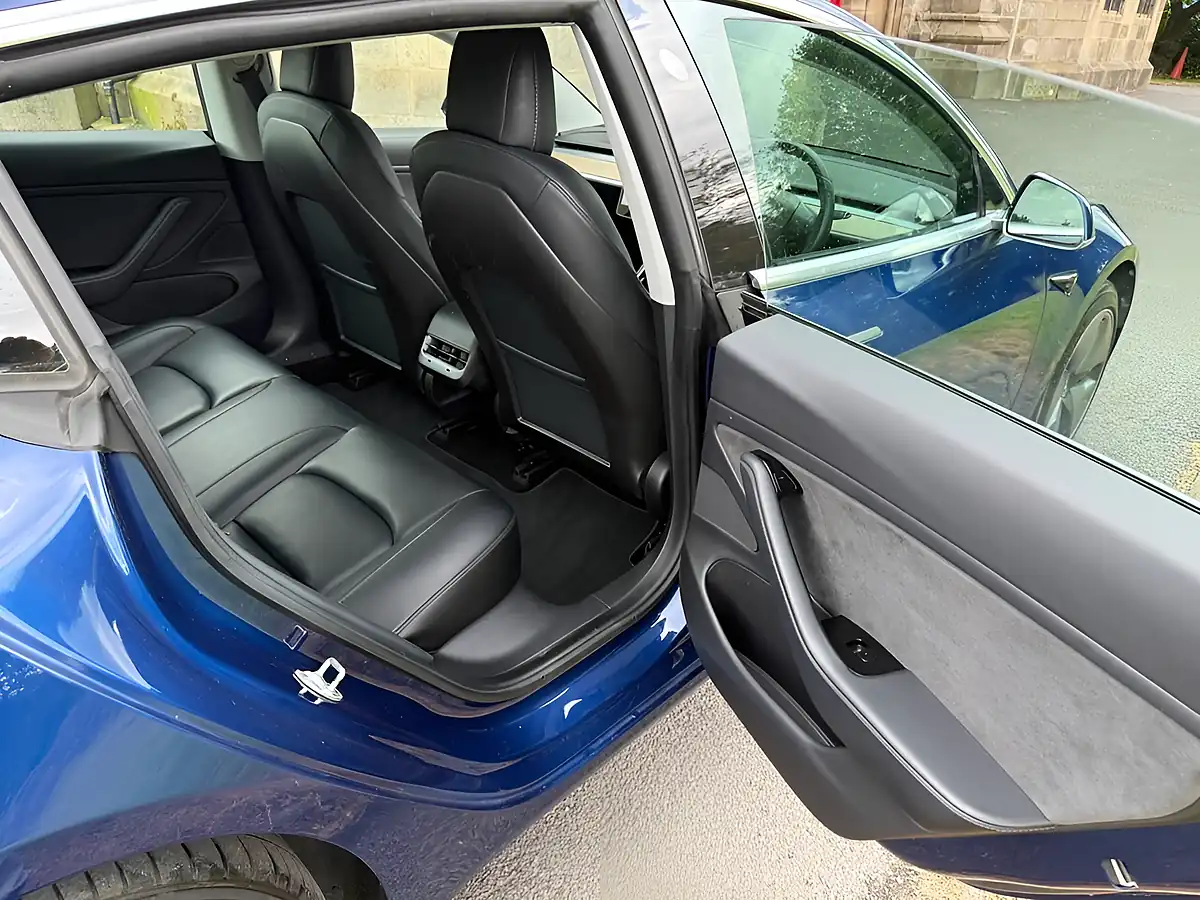 Used 2020 Tesla Model 3 Standard Range Plus Blue - Interior and Exterior details 18