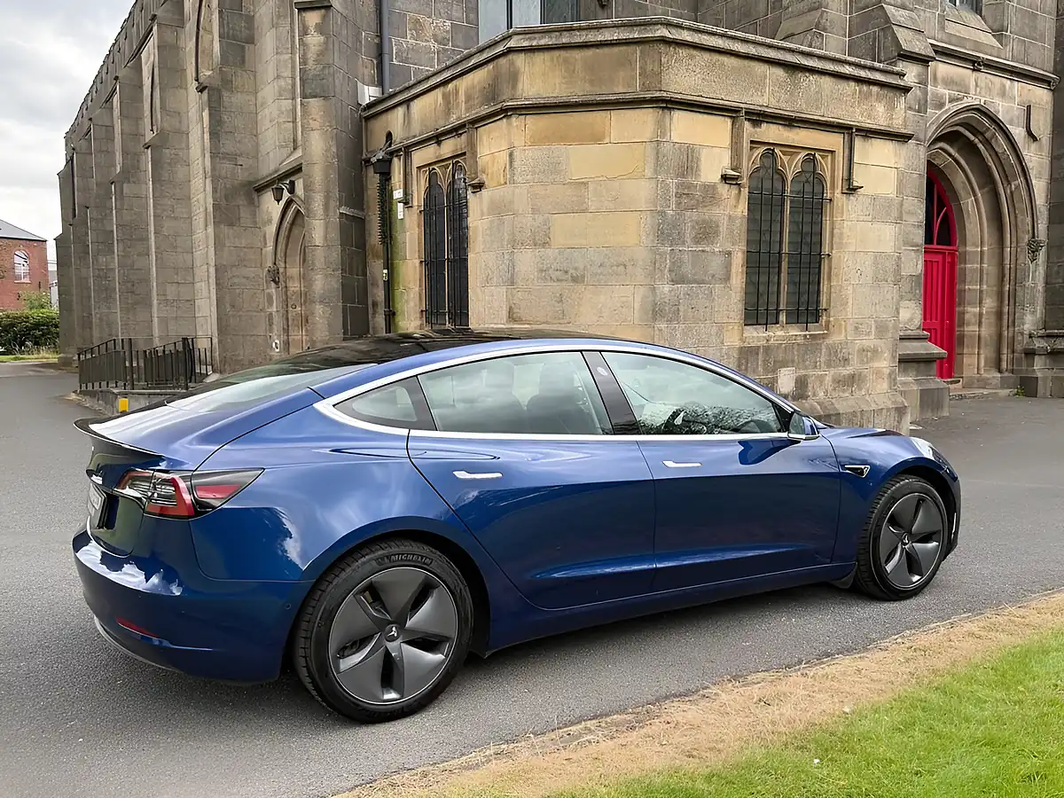 Used 2020 Tesla Model 3 Standard Range Plus Blue - Interior and Exterior details 5