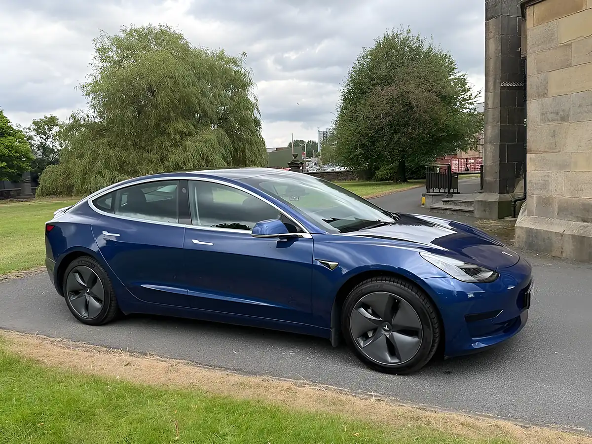 Used 2020 Tesla Model 3 Standard Range Plus Blue - Interior and Exterior details 6