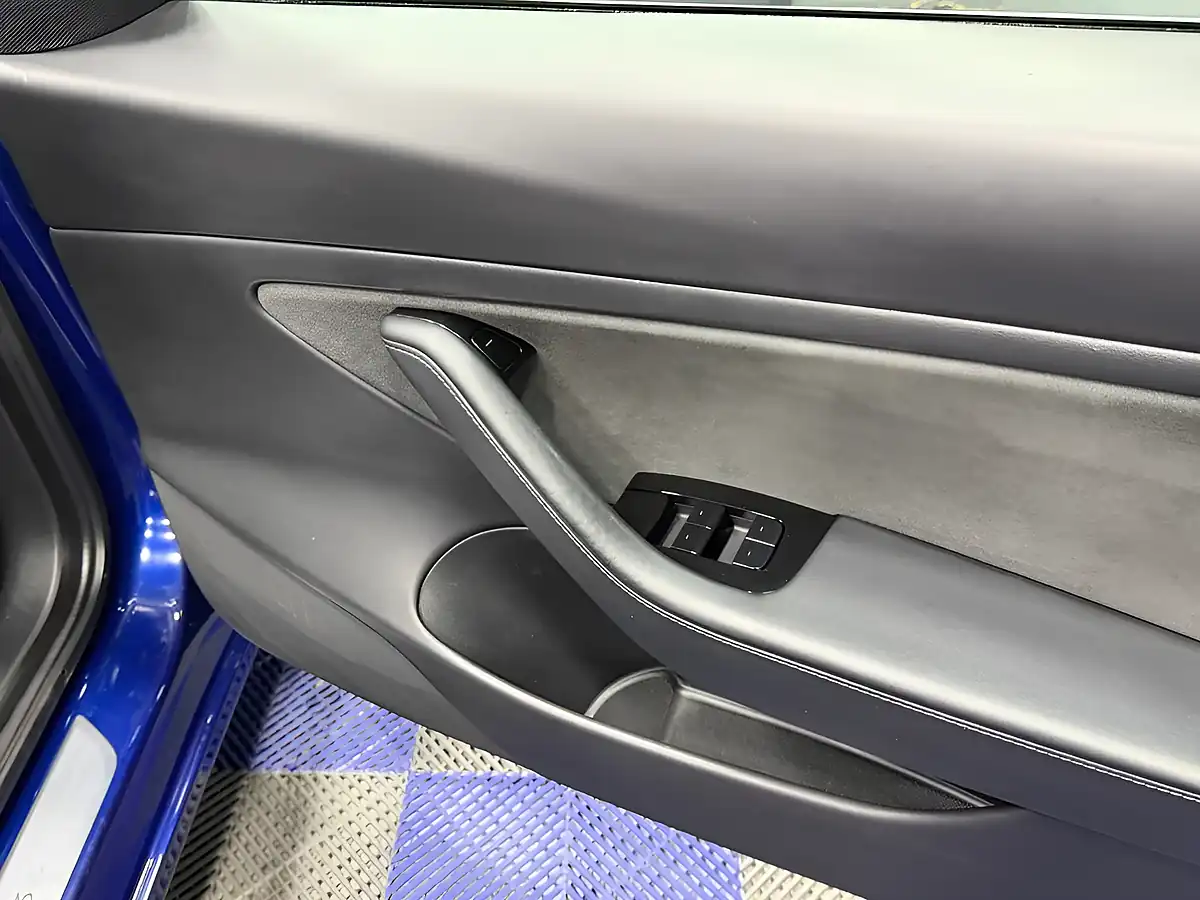 Used 2020 Tesla Model 3 Standard Range Plus Deep Blue - Interior and Exterior details 17