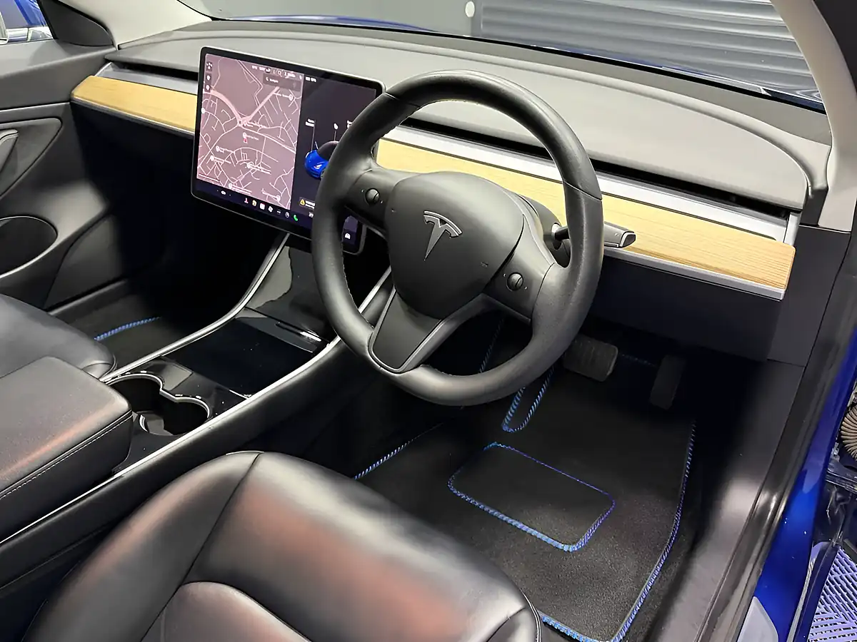 Used 2020 Tesla Model 3 Standard Range Plus Deep Blue - Interior and Exterior details 18