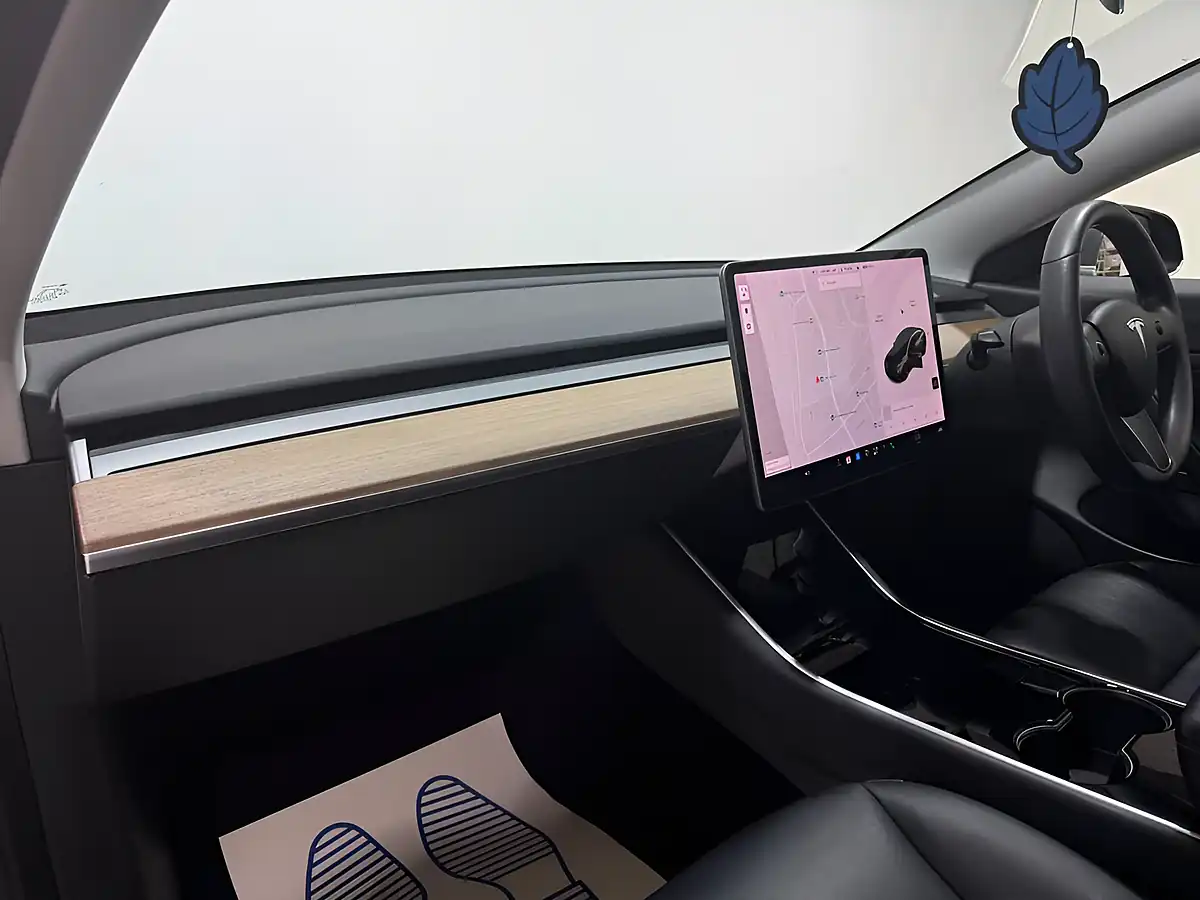 Used 2020 Tesla Model 3 Standard Range Plus Grey - Interior and Exterior details 11