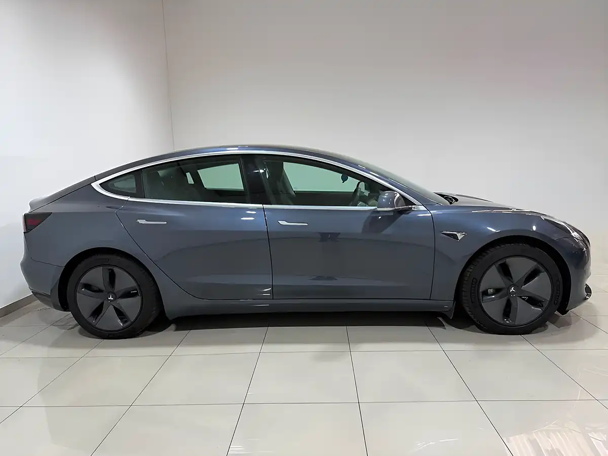 Used 2020 Tesla Model 3 Standard Range Plus Grey - Interior and Exterior details 9