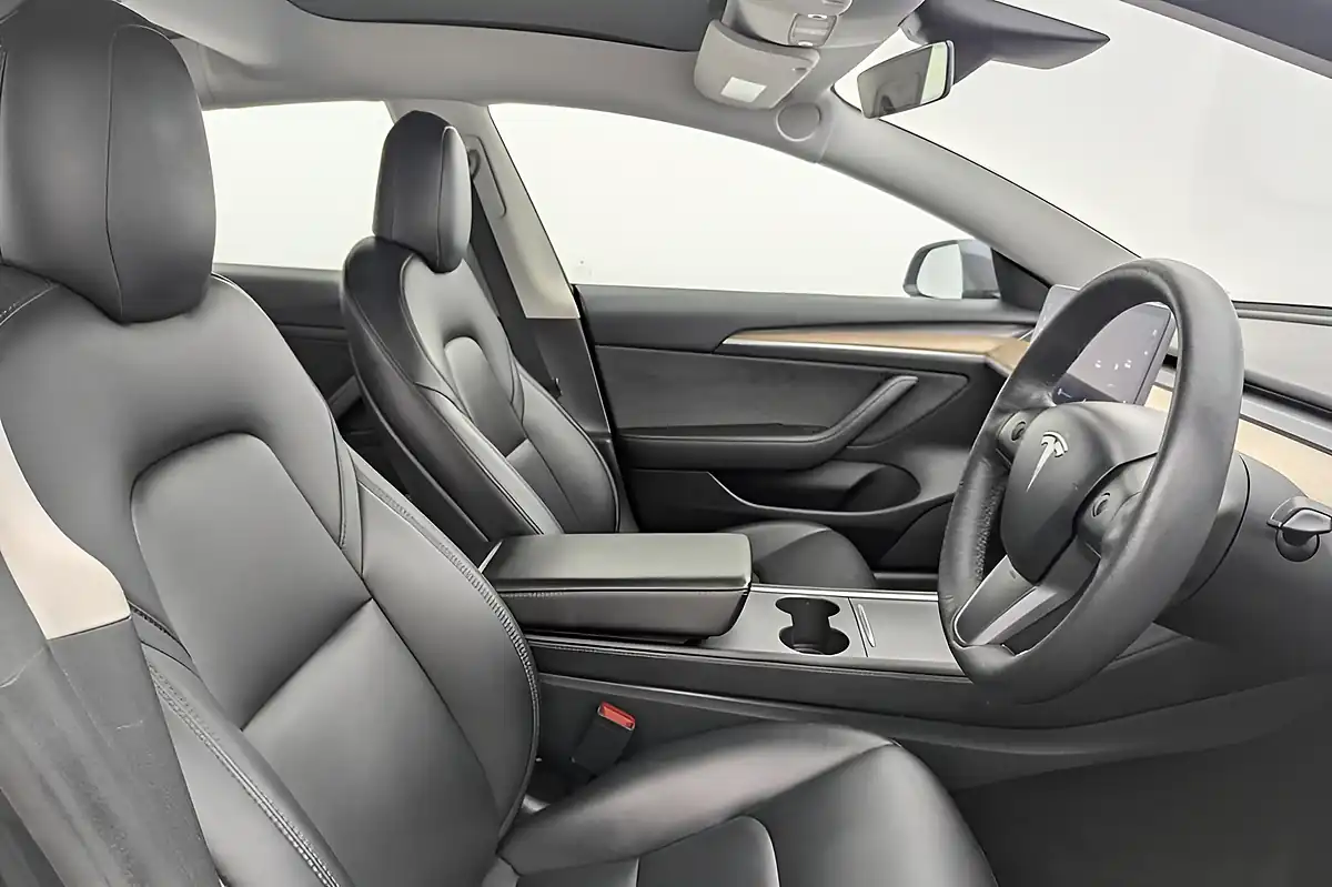 Used 2020 Tesla Model 3 Standard Range Plus Grey - Interior and Exterior details 2