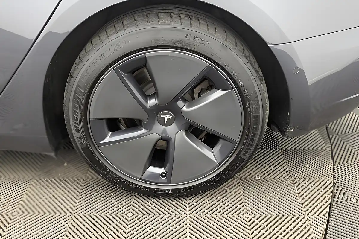 Used 2020 Tesla Model 3 Standard Range Plus Grey - Interior and Exterior details 20