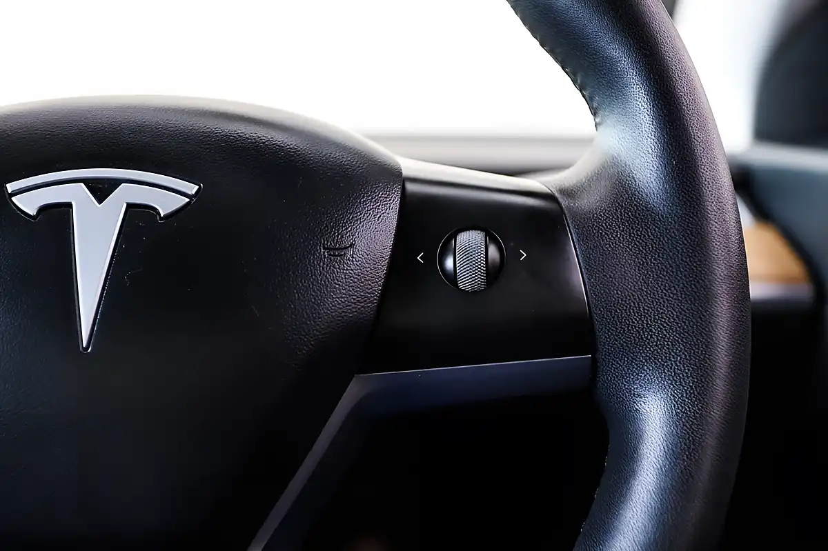Used 2020 Tesla Model 3 Standard Range Plus Midnight Silver Metallic - Interior and Exterior details 16