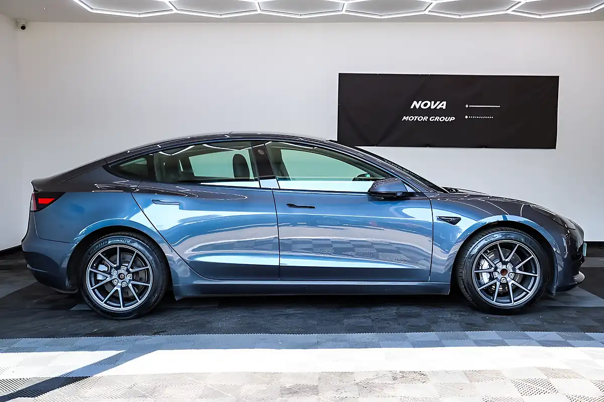 Used 2020 Tesla Model 3 Standard Range Plus Midnight Silver Metallic - Interior and Exterior details 5
