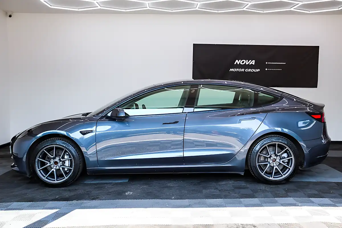 Used 2020 Tesla Model 3 Standard Range Plus Midnight Silver Metallic - Interior and Exterior details 6
