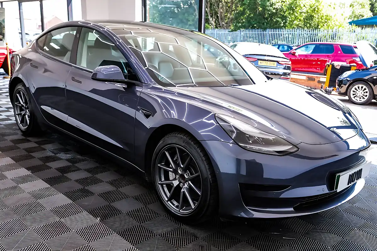 Used 2020 Tesla Model 3 Standard Range Plus Midnight Silver Metallic - Interior and Exterior details 9