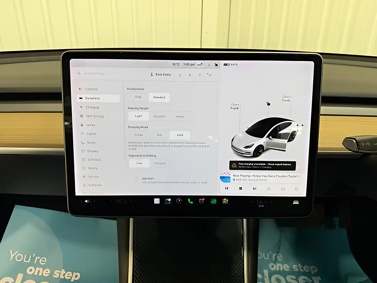 Used 2020 Tesla Model 3 Standard Range Plus Pearl White - Interior and Exterior details 16