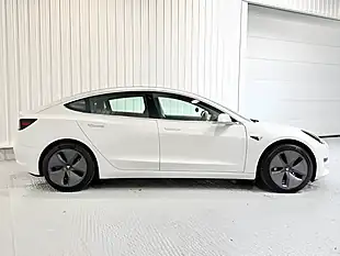 Used 2020 Tesla Model 3 Standard Range Plus Pearl White - Interior and Exterior details 4