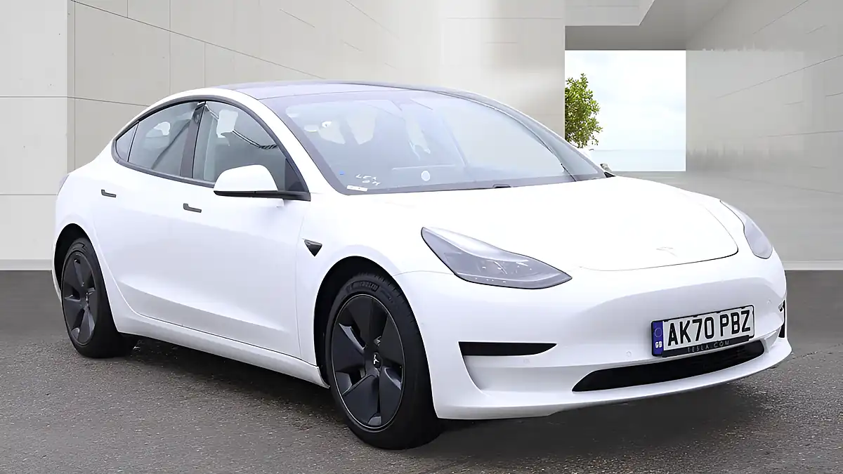 Used 2020 Tesla Model 3 Standard Range Plus White - Front View