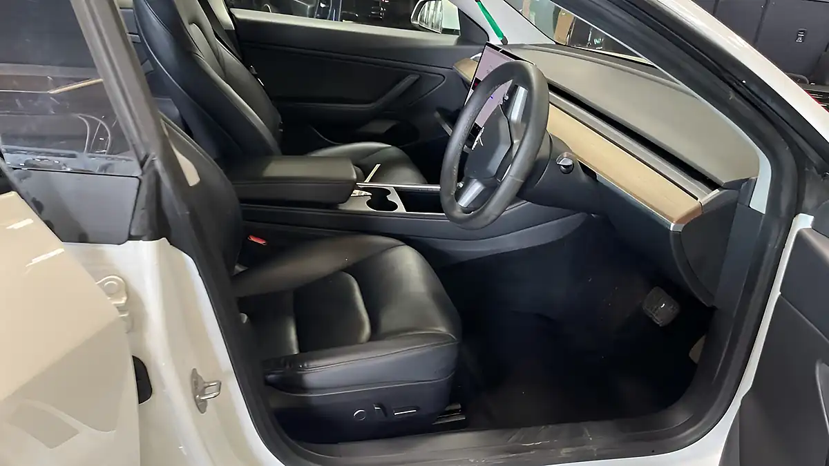 Used 2020 Tesla Model 3 Standard Range Plus White - Interior and Exterior details 11