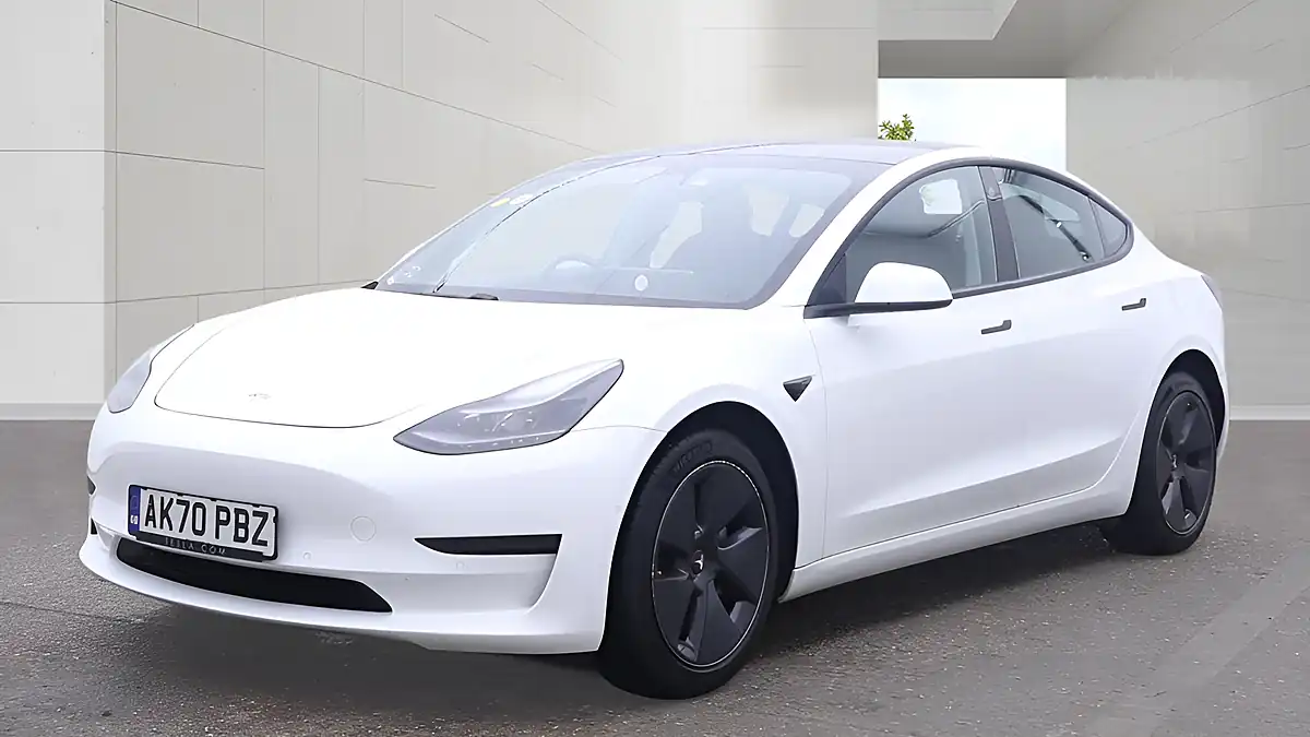 Used 2020 Tesla Model 3 Standard Range Plus White - Interior and Exterior details 2