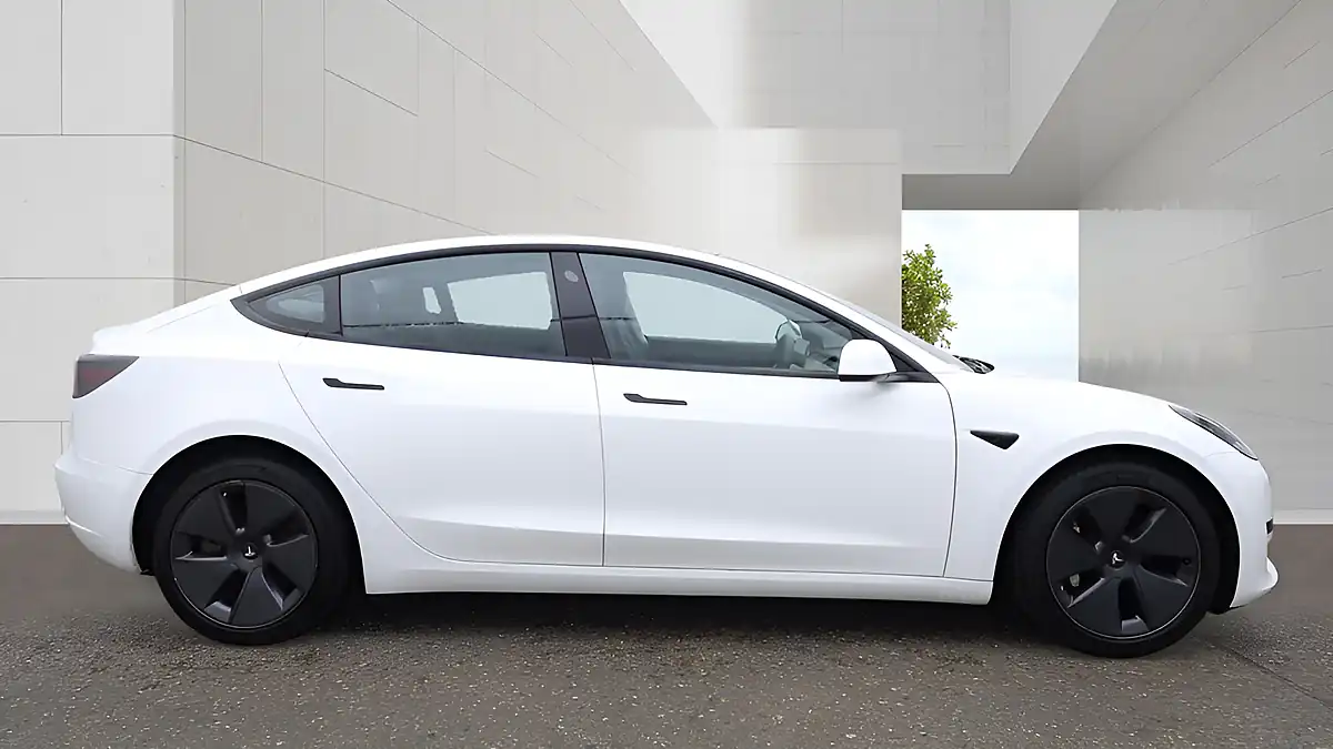 Used 2020 Tesla Model 3 Standard Range Plus White - Interior and Exterior details 5