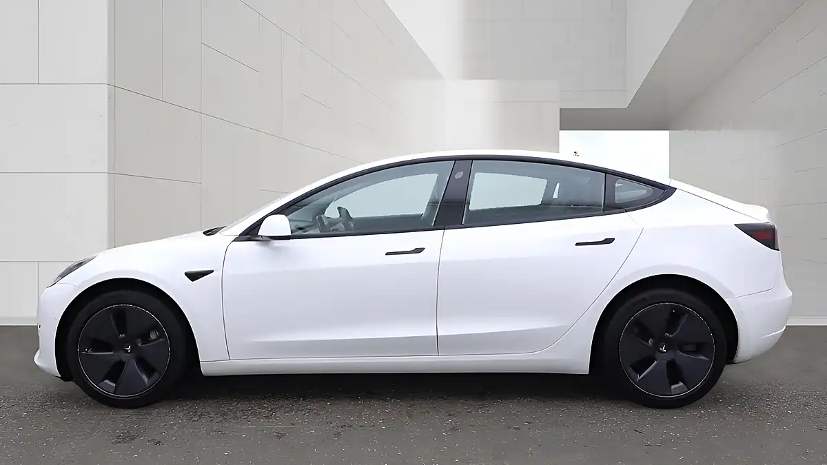 Used 2020 Tesla Model 3 Standard Range Plus White - Interior and Exterior details 6