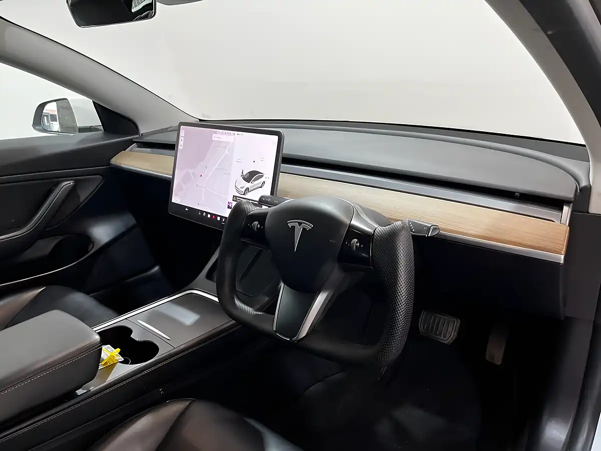 Used 2020 Tesla Model 3 Standard Range Plus White - Interior and Exterior details 20