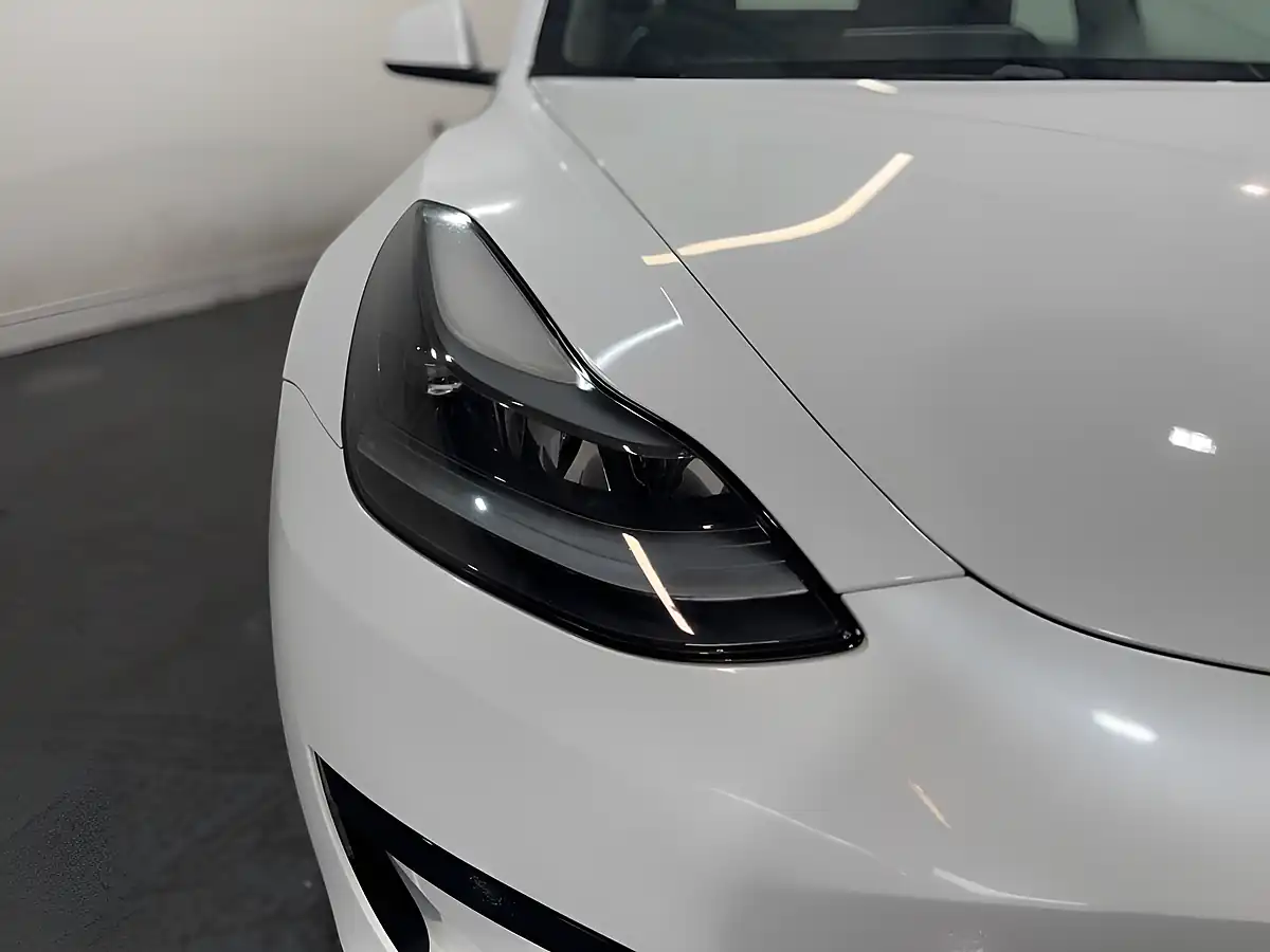 Used 2020 Tesla Model 3 Standard Range Plus White - Interior and Exterior details 5