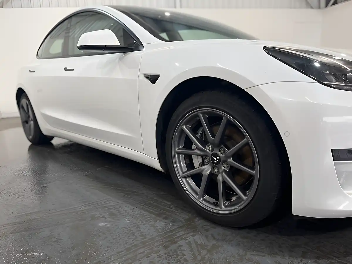 Used 2020 Tesla Model 3 Standard Range Plus White - Interior and Exterior details 8