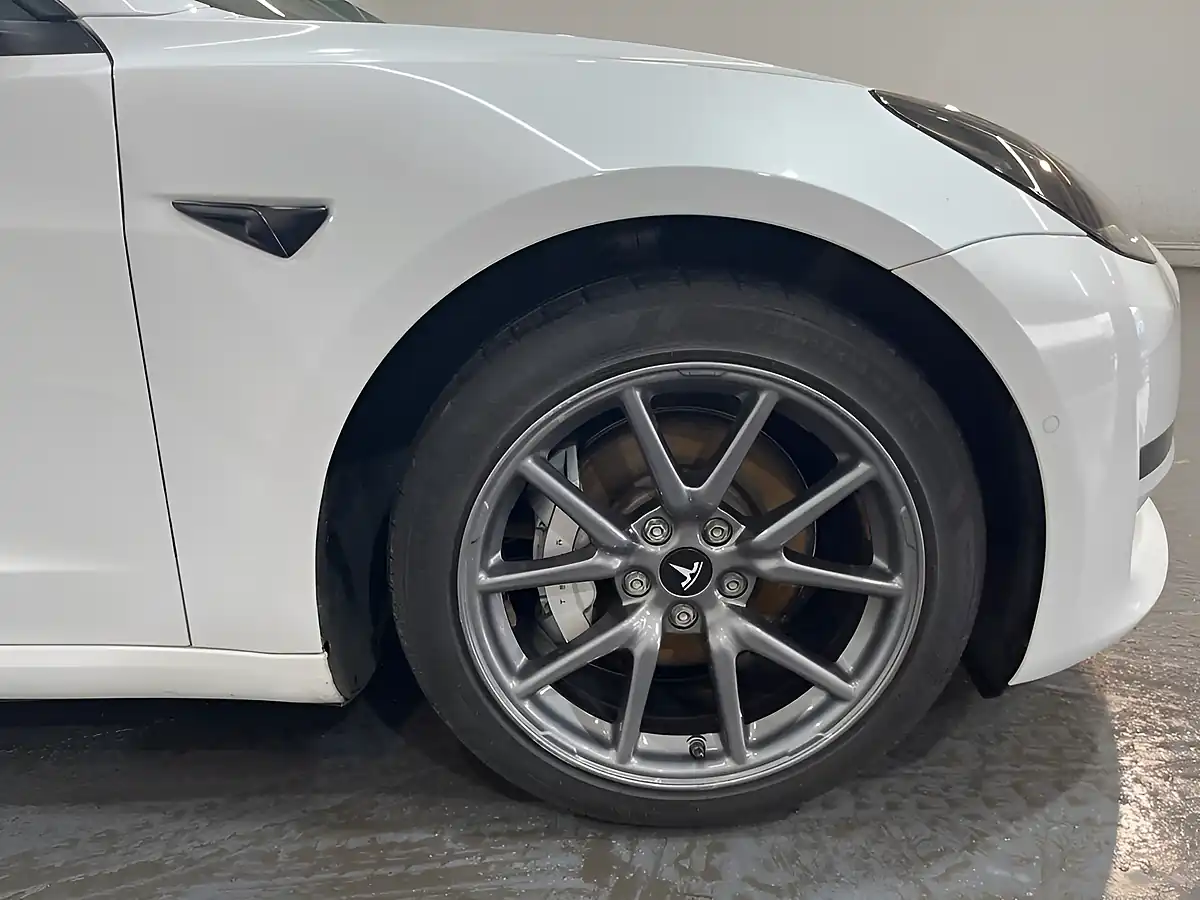 Used 2020 Tesla Model 3 Standard Range Plus White - Interior and Exterior details 9