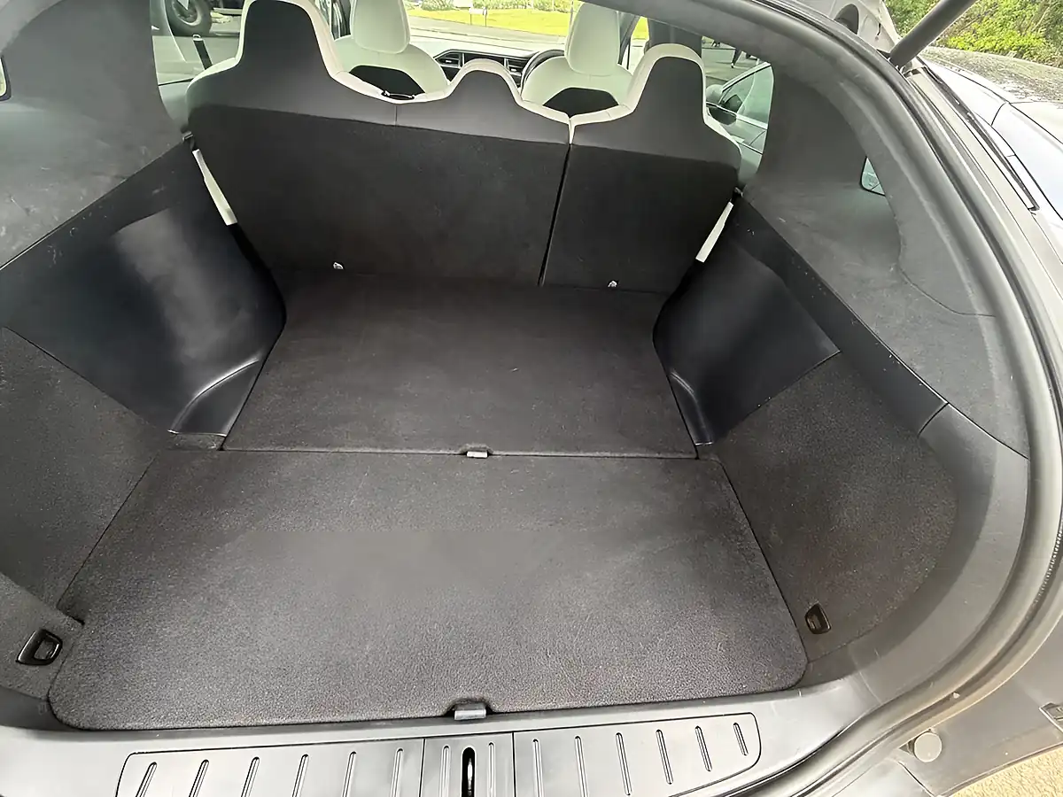Used 2020 Tesla Model X Long Range Plus Black - Interior and Exterior details 16