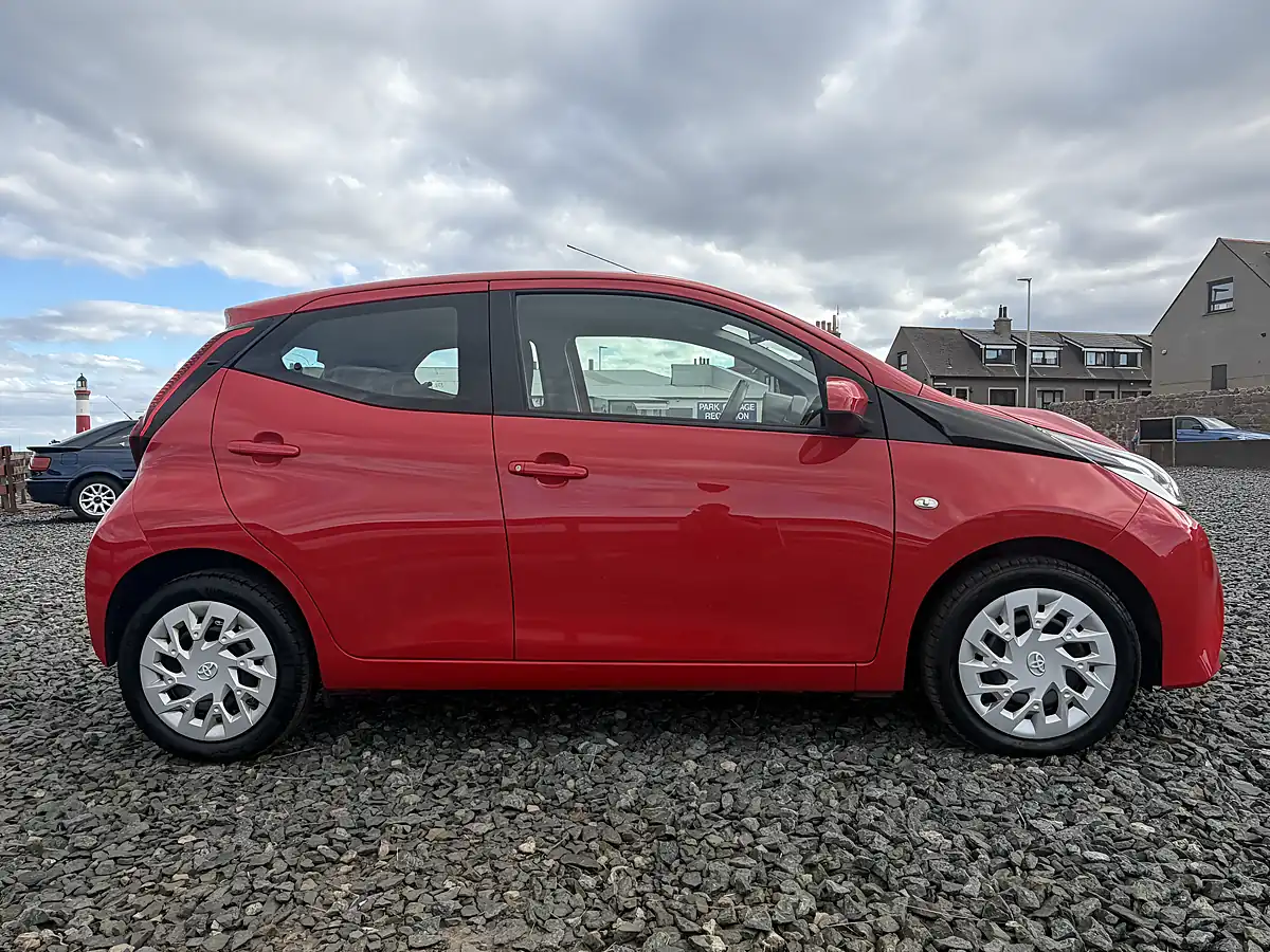 Used 2020 Toyota Aygo X-Play Red - Interior and Exterior details 4